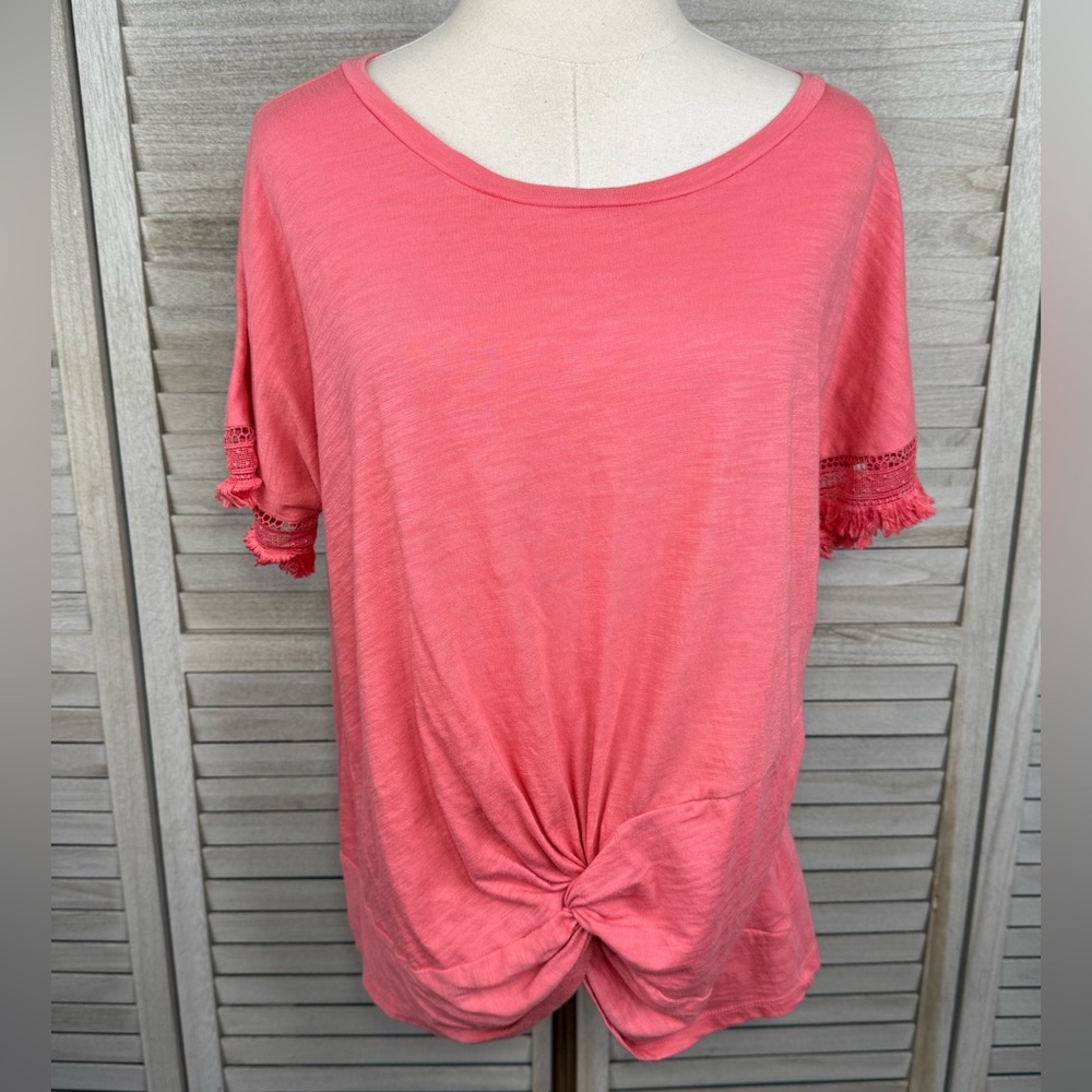 LIZ CLAIBORNE Twist Front Tee w Crochet/Fringe Sleeves Coral-Large